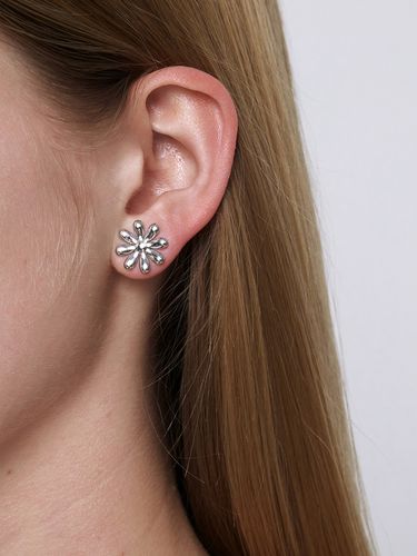 Daisy Earrings - MONDAY EDITION - Modalova