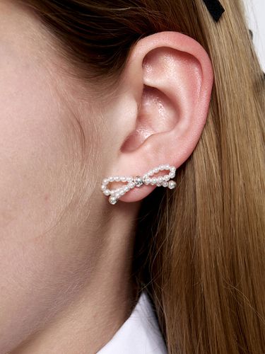 Tie A Pearl Ribbon Earrings - MONDAY EDITION - Modalova