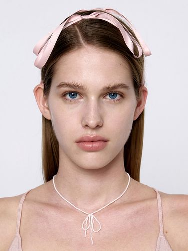 Pearl Bow Necklace - MONDAY EDITION - Modalova