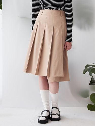 Asymmetric Pleats Midi Skirt_Beige - kuho plus - Modalova