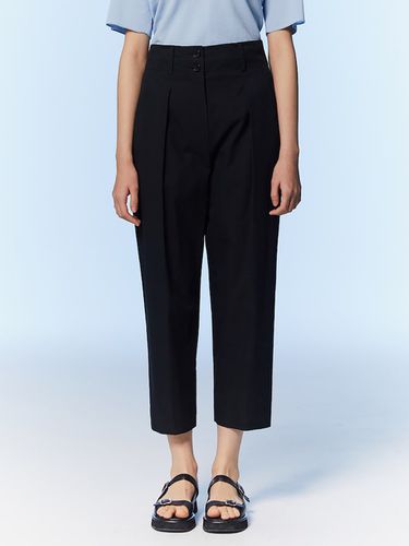 Signature Tapered Tucked Pants - kuho plus - Modalova