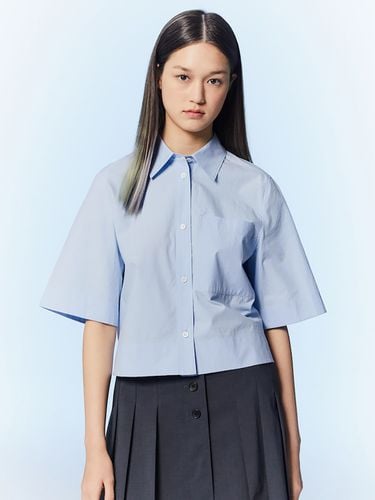 Signature Crop Shirt Blouse_Sky Blue - kuho plus - Modalova