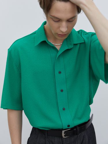 Rainy Pleats Half Shirt (Green) - Trip LE Sens - Modalova