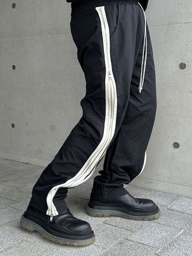 Nylon Twin Side Line Zipper Pants_Black - CLACO - Modalova