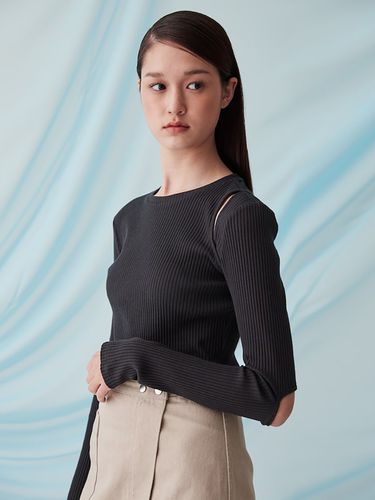 Cut-out Ribbed Top _Dark Grey - kuho plus - Modalova