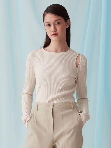 Cut-out Ribbed Top - kuho plus - Modalova