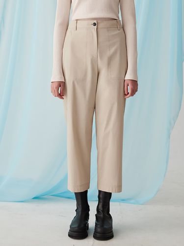 Signature Slim Straight Cotton Pants _Beige - kuho plus - Modalova