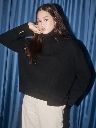 Unbalanced Loose Fit Turtleneck Pullover _Black - kuho plus - Modalova