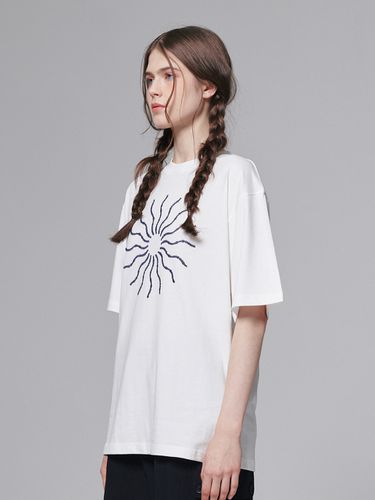 The Sun Volume Embroidered T-shirt_White - OUTSHELL - Modalova