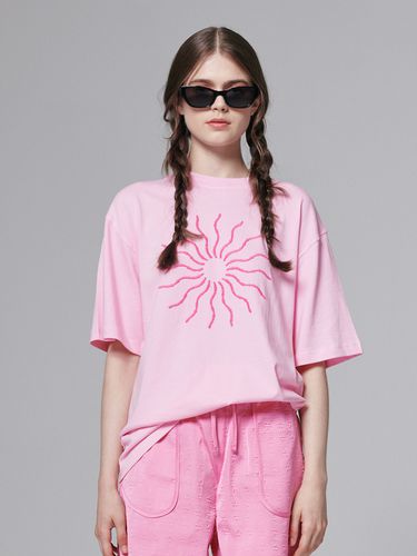 The Sun Volume Embroidered T-shirt_Pink - OUTSHELL - Modalova