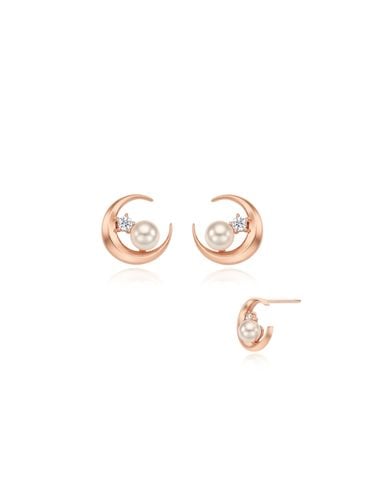 Half Moon Pearl Earrings - STONEHENgE - Modalova