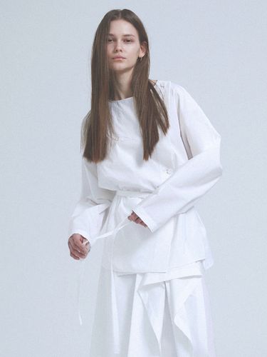 Toko Belted Wrap Blouse - White - GOUTE - Modalova