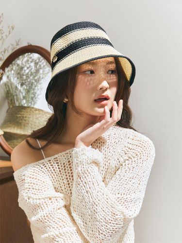 Knit Two-tone Stripe Cloche Hat _ - ACCLET - Modalova