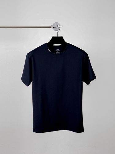 Label Slim Tension T-Shirt (Black) - GOZER - Modalova