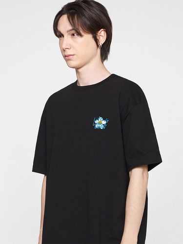 Unisex] Drawing Letter Flower Short-Sleeve Tee - GRAVER - Modalova