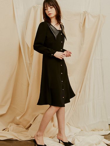 Francisella Leather Collar Dress_Black - SORRY TOO MUCH LOVE - Modalova