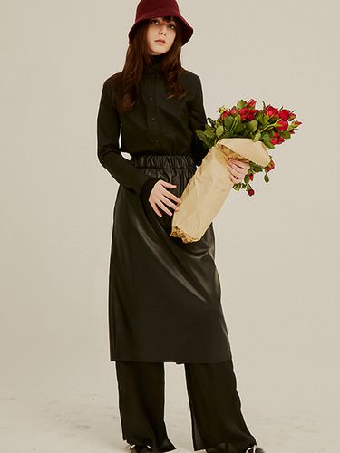 Sporty Leather Midi Skirt_Black - SORRY TOO MUCH LOVE - Modalova