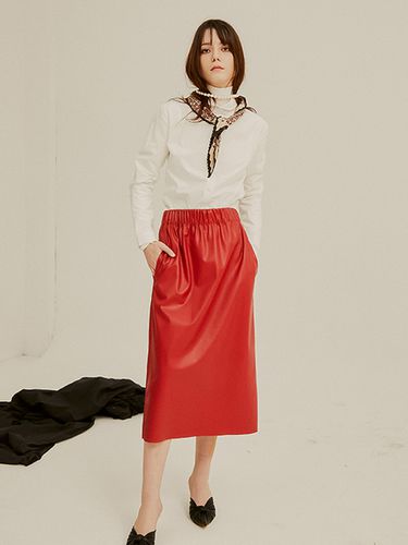 Sporty Leather Midi Skirt_Red - SORRY TOO MUCH LOVE - Modalova