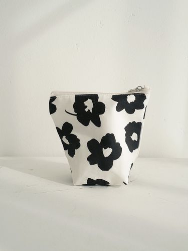 Black Flower Pouch - BCOMMAD - Modalova