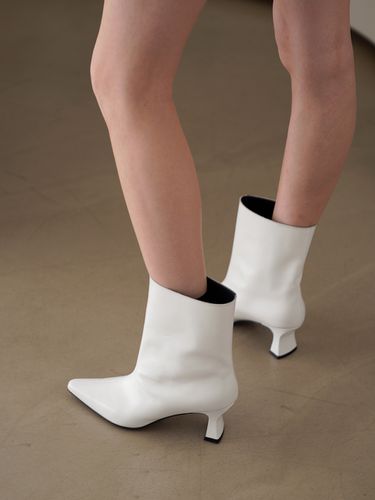 Becca Ankle Boots_White - then - Modalova