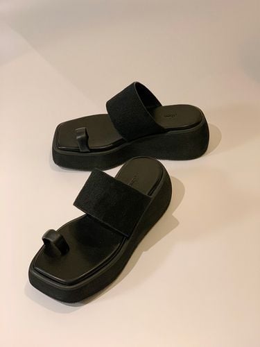 Jio Shoes_Black - then - Modalova