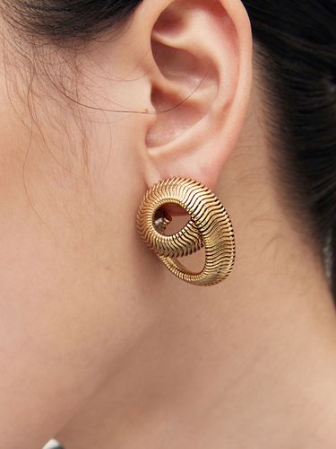 Pleats Chain Loop Earrings - PANACHE CHASUNYOUNG - Modalova