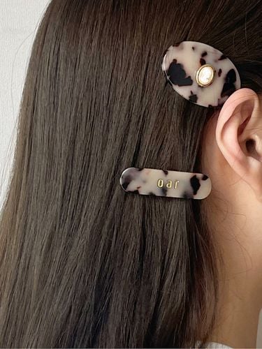 Classic Cameo Point Hair Barrette - oar - Modalova