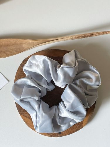 Glossy Satin Scrunchies_Airy Blue - oar - Modalova