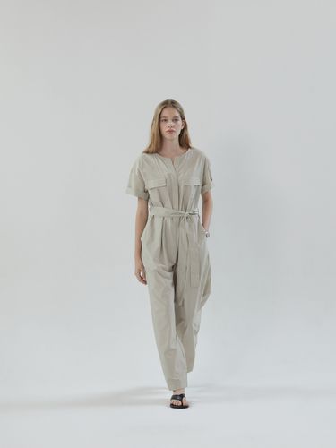 Moss Wide Pintuck Jumpsuit_Khaki Beige - MOMET - Modalova