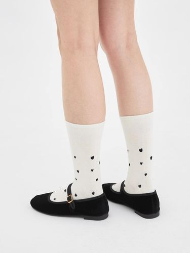 Love Me More Socks_Black - DONUTVINYLSHOP - Modalova