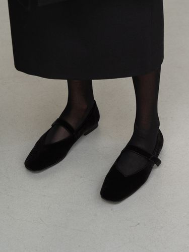 Rowie Mary Jane Shoes_Velvet Black - ROH SEOUL - Modalova