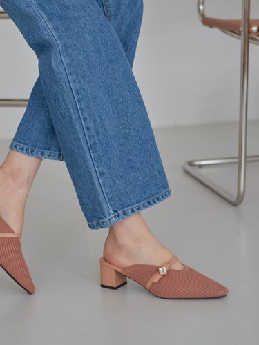 Cubic Buckle Knit Mule (4cm)_Pink - FORMEL CAMELE - Modalova