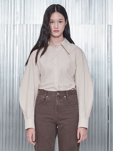 Waist Tuck Shirt_Beige - kuho plus - Modalova