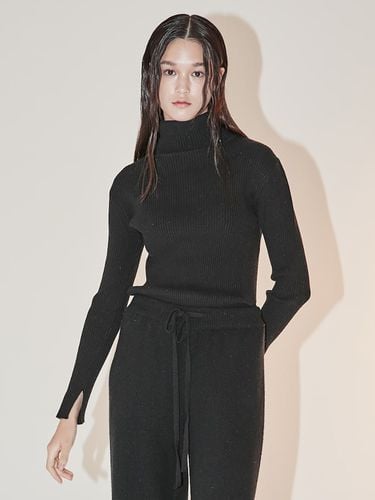 Essential Turtleneck Knit Pullover_Black - kuho plus - Modalova