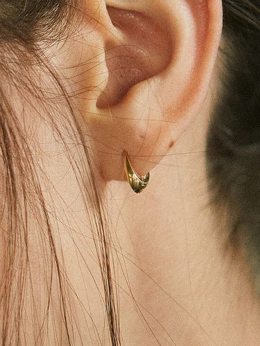 K Simple Point E Earring - MCCOII - Modalova