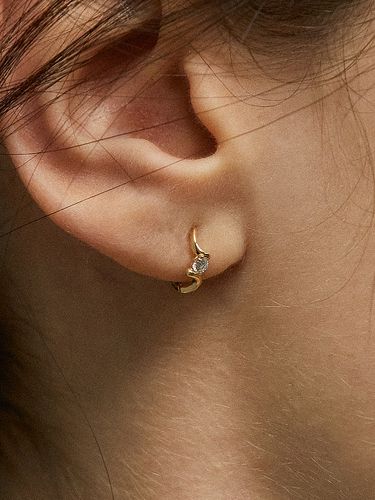 K Wave Q Point E Earring - MCCOII - Modalova