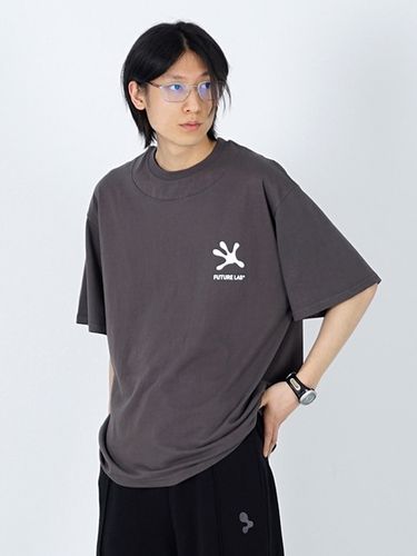 Split T-shirt_Charcoal - FUTURE LAB - Modalova