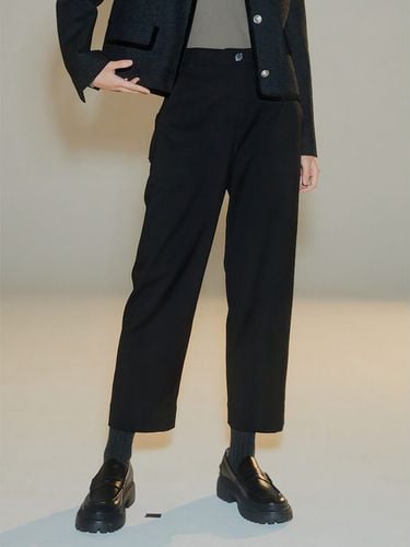 Signature Slim Straight Pants _Black - kuho plus - Modalova