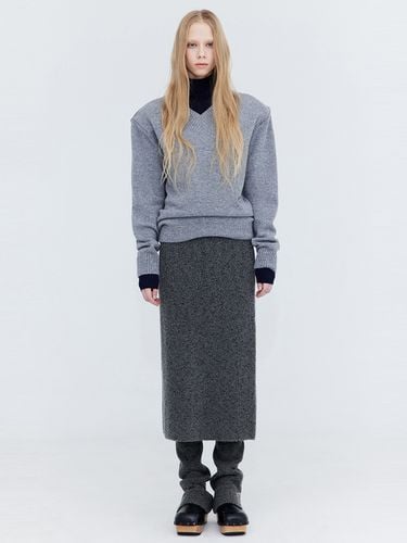 Classic V-neck Sweater_Gray - WNDERKAMMER - Modalova