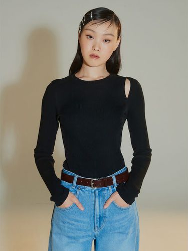 Cut-out Ribbed Top - Black - kuho plus - Modalova