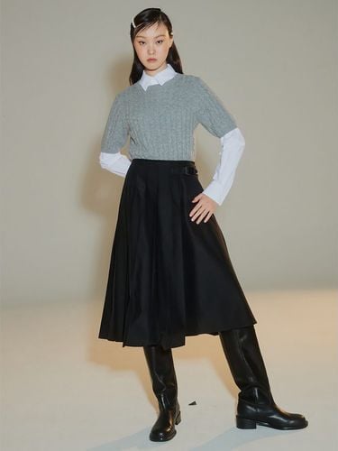 Buckle Pleated Long Skirt - Black - kuho plus - Modalova