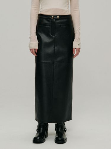 Faux Leather Long Skirt (Black) - a.t.corner - Modalova