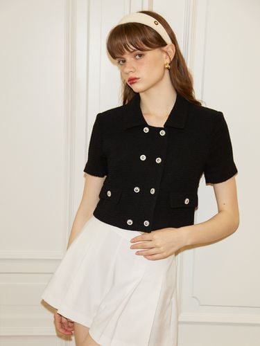 Double Button Crop Jacket_Black - SALON DE YOHN - Modalova