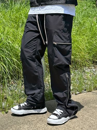 Nylon Side Zipper Cargo Pants_Black - CLACO - Modalova