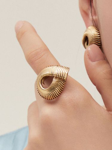 Pleats Chain Loop Ring - PANACHE CHASUNYOUNG - Modalova