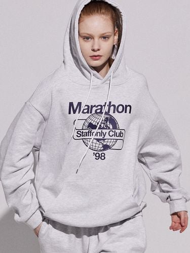 Marathon Hoodie Melange White - STAFFONLY - Modalova