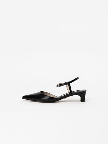 Zendaya Strap Kitten Pumps in - CHAUSSURE LAPIN - Modalova