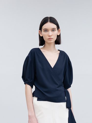 Balloon Sleeve Crepe Wrap Blouse - RE RHEE - Modalova