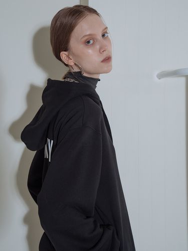 Comfy] Comfy Logo Hoody_Black - Sweet One Eighty - Modalova