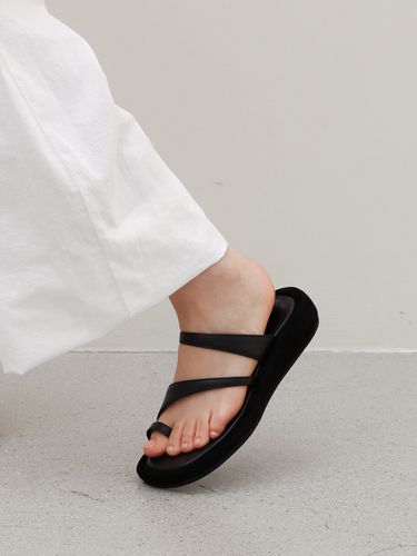 Over Sandal_Black - MOL:pin - Modalova